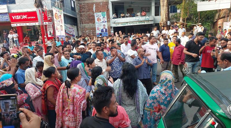 দীপেন দেওয়ানের পদত্যাগের প্রতিবাদে পাহাড়ে সড়ক অবরোধ ও বিক্ষোভ